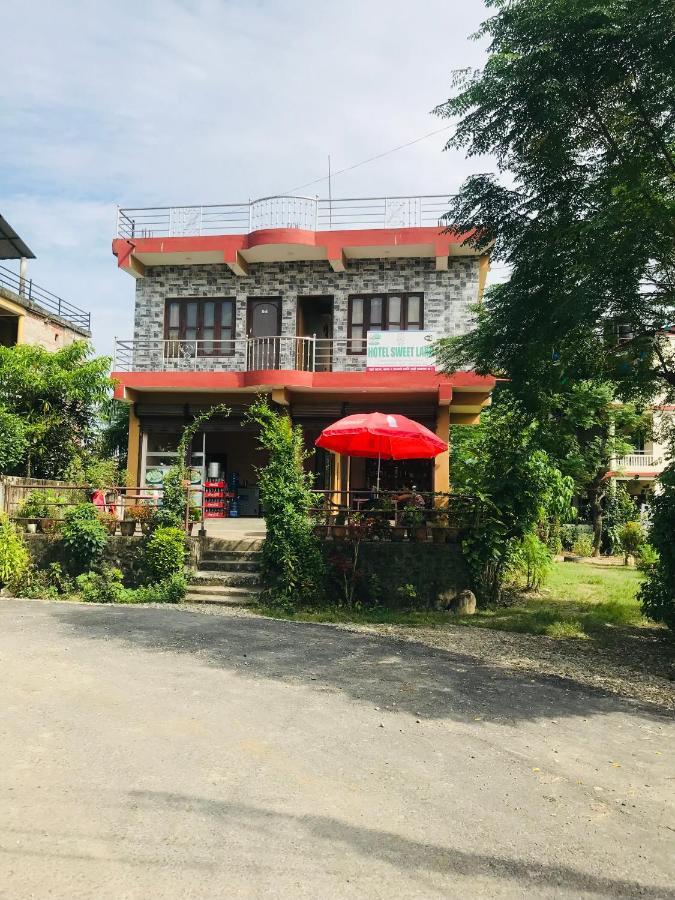 Hotel Sweetland Sauraha Eksteriør bilde