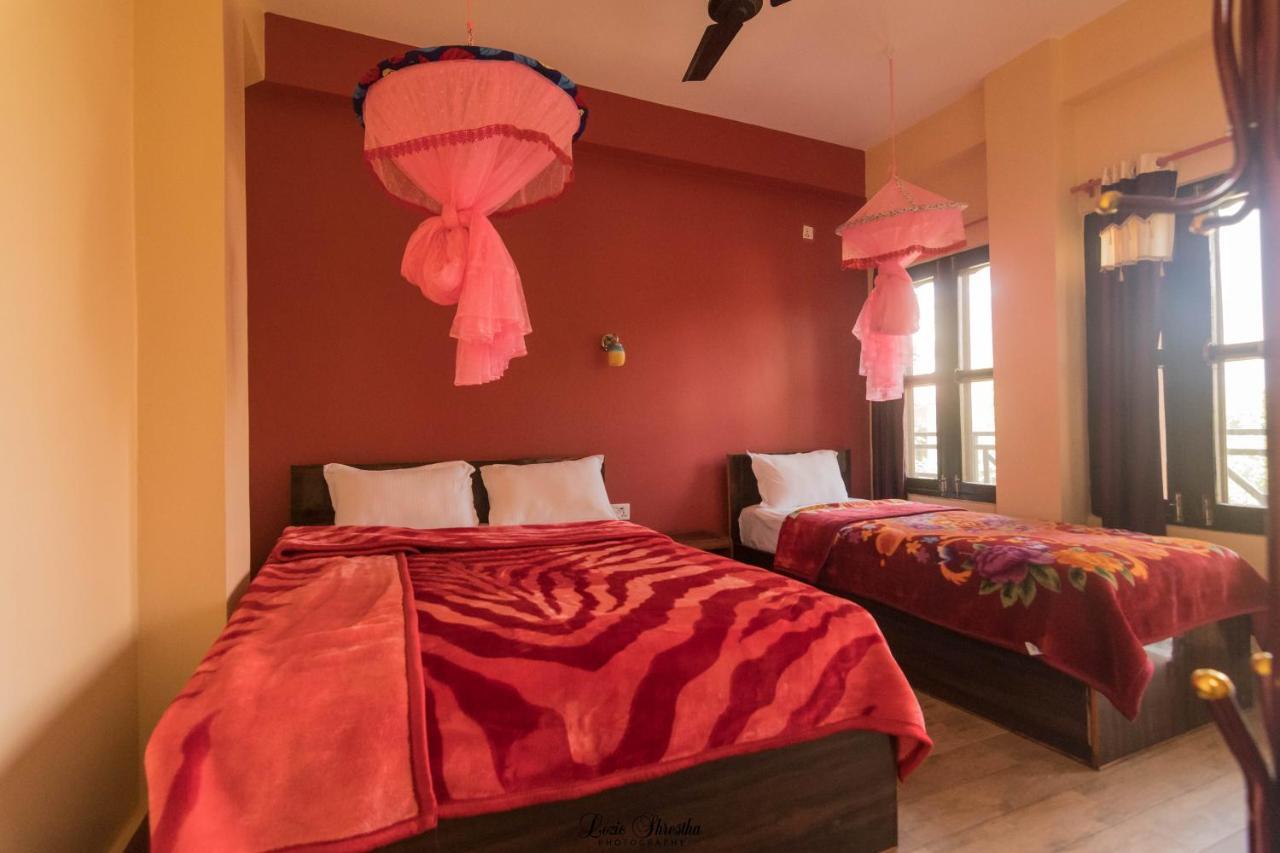Hotel Sweetland Sauraha Eksteriør bilde